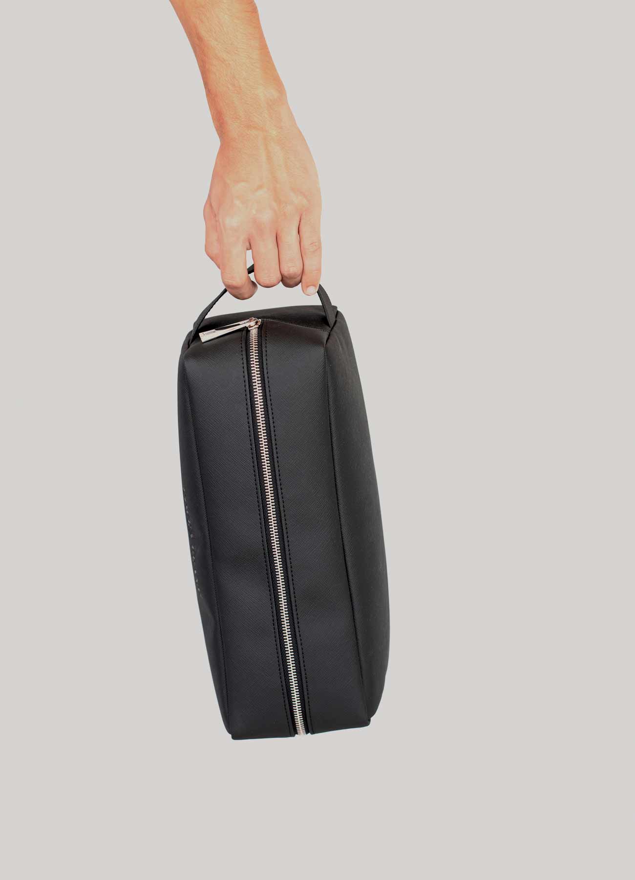 Neceser de mano Black Carbon coerabrand